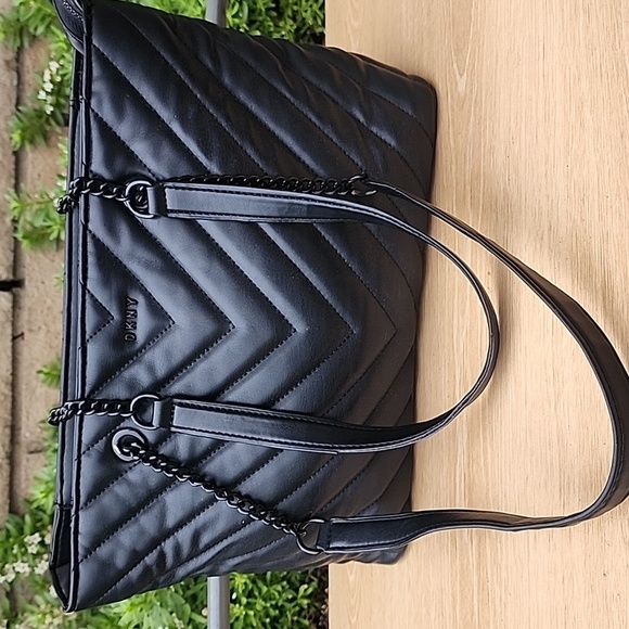 DKNY Verionca tote quilted black chevron design - Picture 1 of 14
